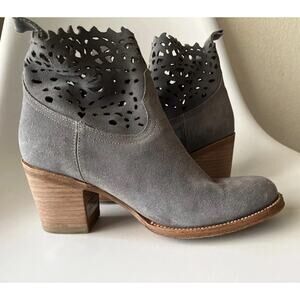 Frye suede boots Victoria Ankle Gray 8.5 cowboy western Boho